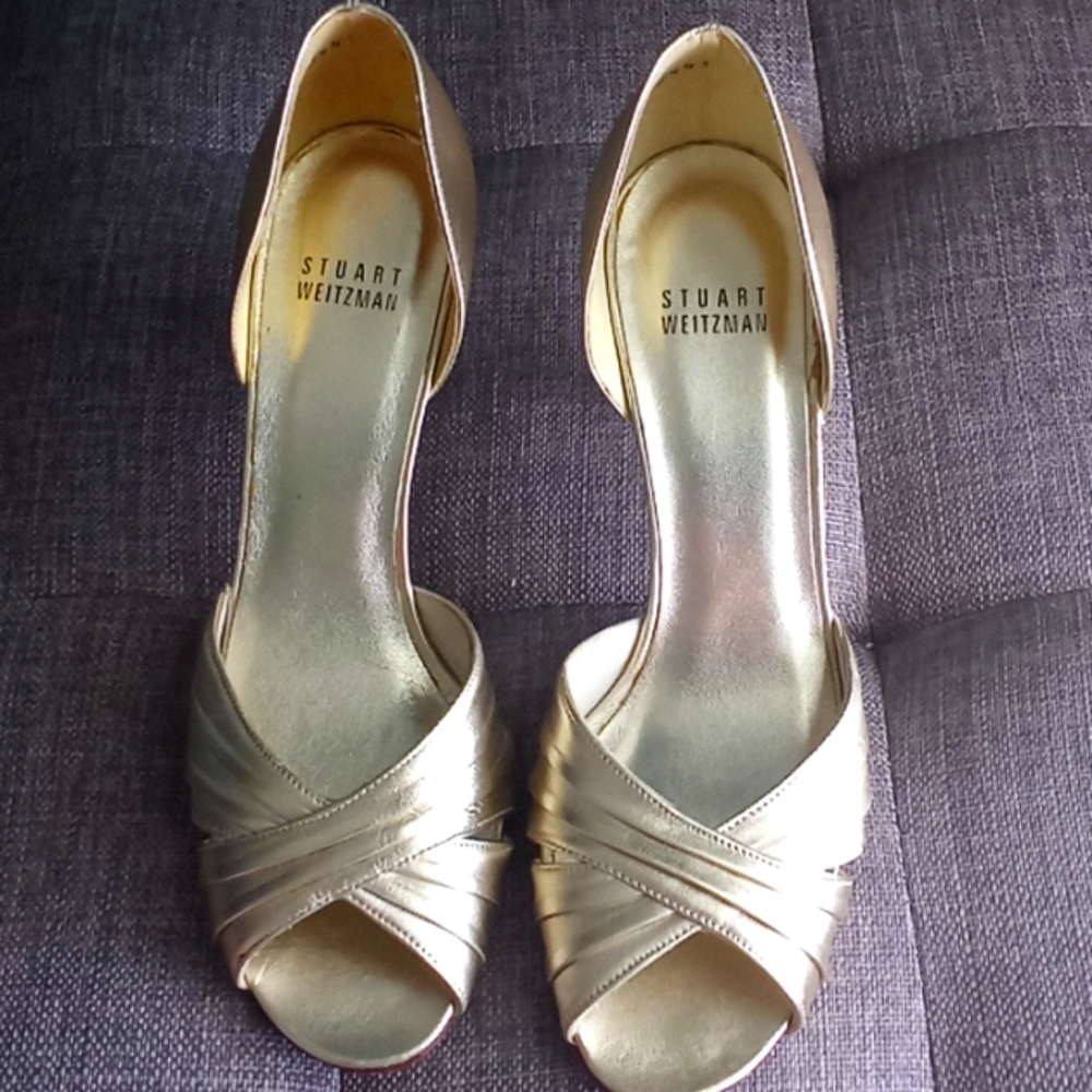 Stuart Weitzman gold sandals sz 6